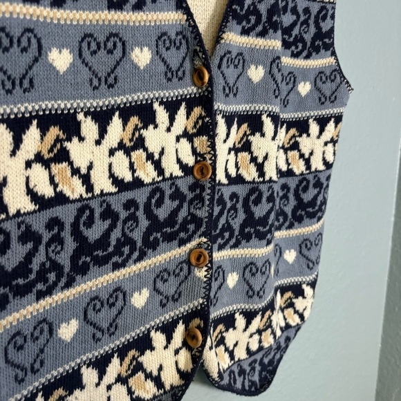 Vintage Women's Knit Blue White Stripe Heart Cottagecore Vest - Picture 5 of 9